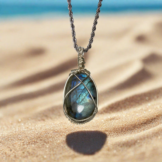 JWH Designs - Nature Inspired Artistic Jewellery - Labradorite Pendant with Chain